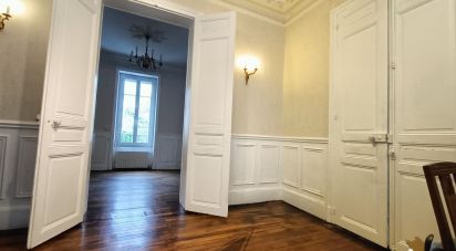 House 6 rooms of 160 m² in Vichy (03200)