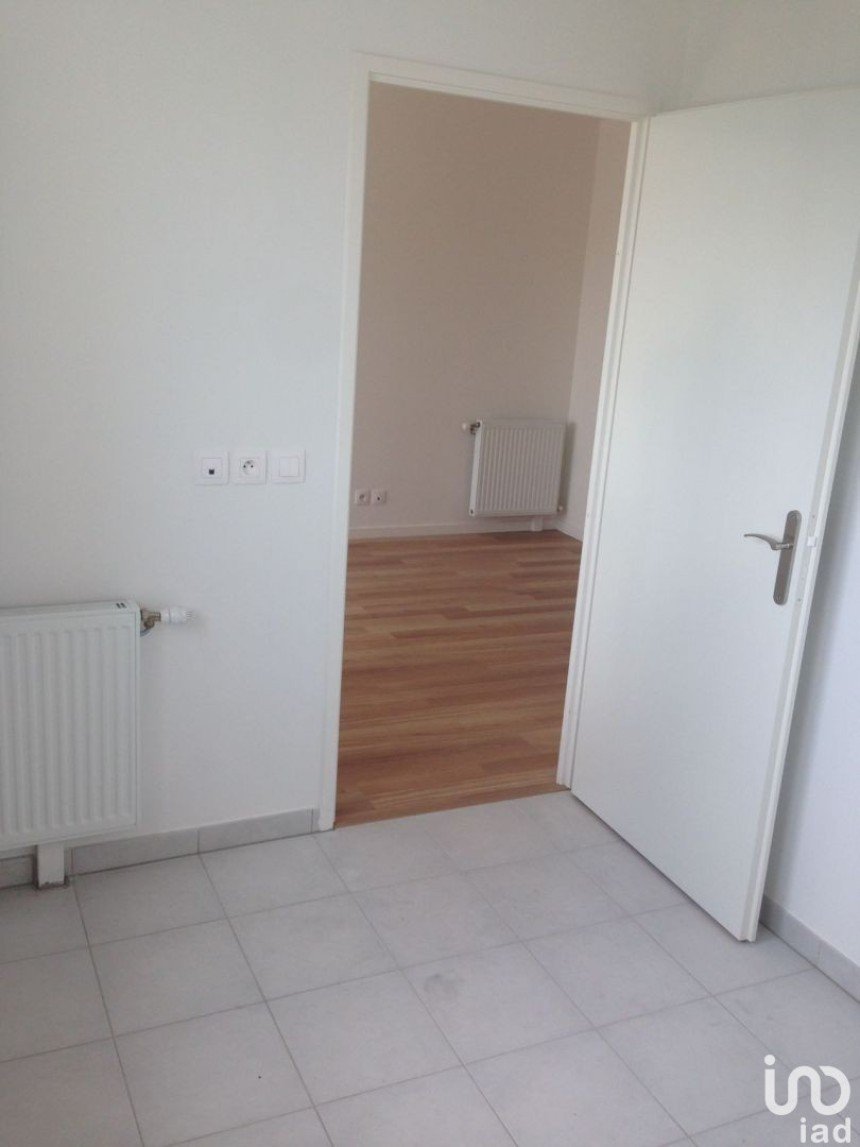 Apartment 1 room of 32 m² in La Courneuve (93120)