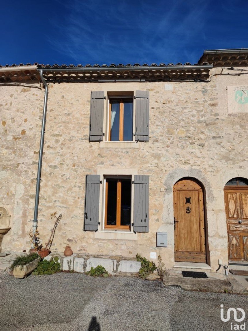Maison 7 pièces de 155 m² à La Martre (83840)