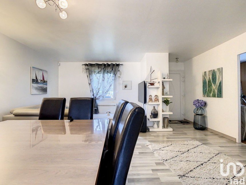 Maison 5 pièces de 80 m² à VERTUS BLANCS COTEAUX (51130)