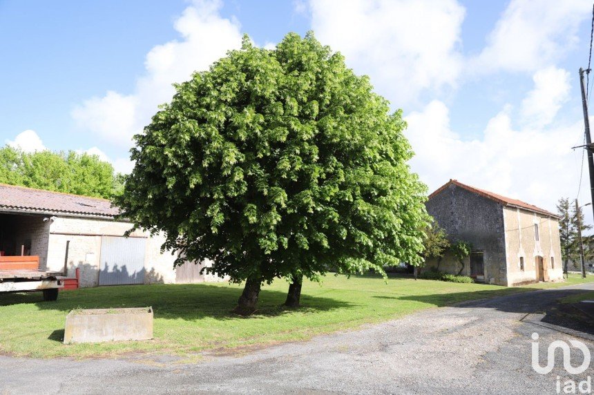 House 10 rooms of 450 m² in Brie-sous-Mortagne (17120)