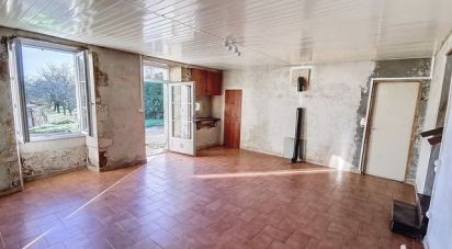 House 5 rooms of 162 m² in Saint-Mary (16260)