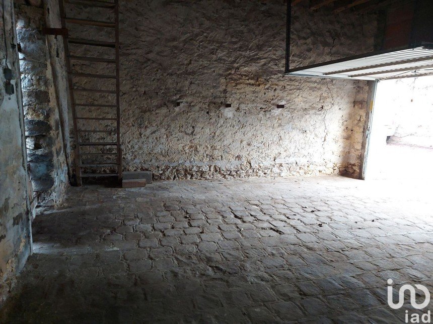 Barn conversion 2 rooms of 70 m² in Saint-Mammès (77670)