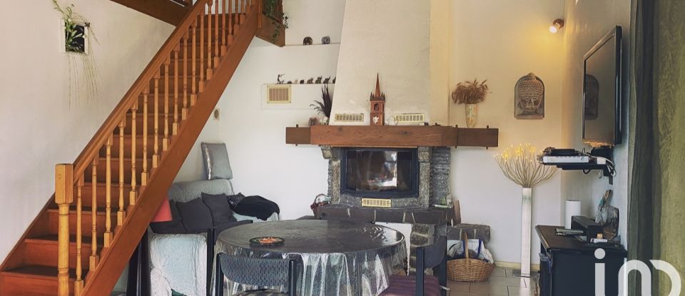 Maison traditionnelle 7 pièces de 180 m² à Jabrun (15110)