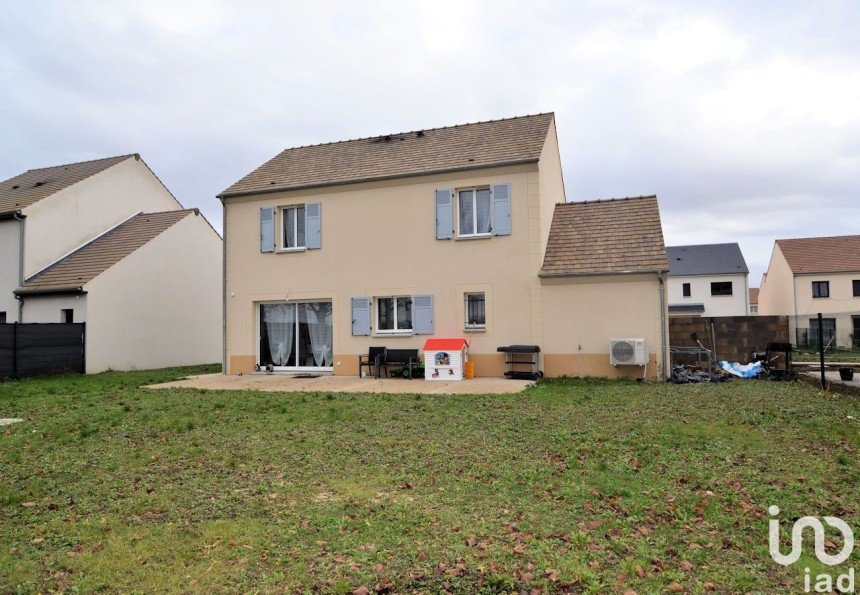 House 6 rooms of 113 m² in Sonchamp (78120)