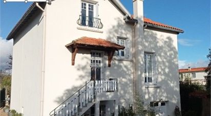 House 5 rooms of 104 m² in Aiffres (79230)