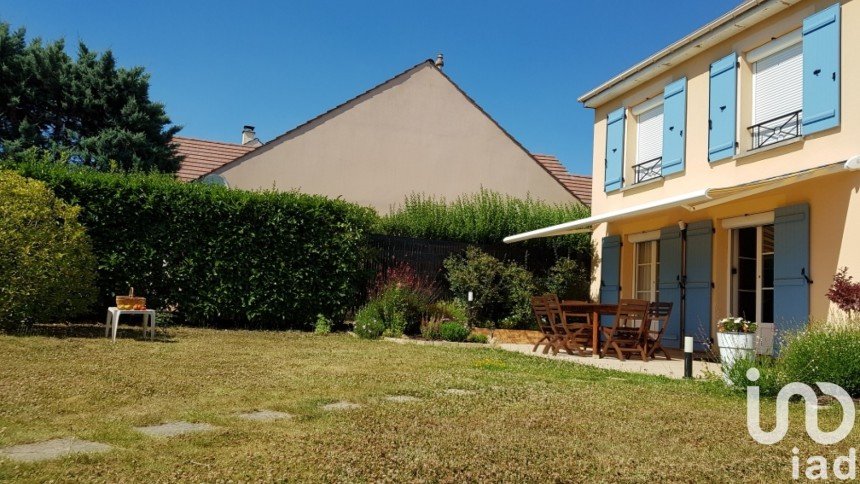 House 6 rooms of 123 m² in Savigny-le-Temple (77176)