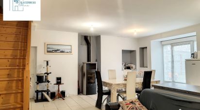 House 4 rooms of 87 m² in Val-d'Izé (35450)
