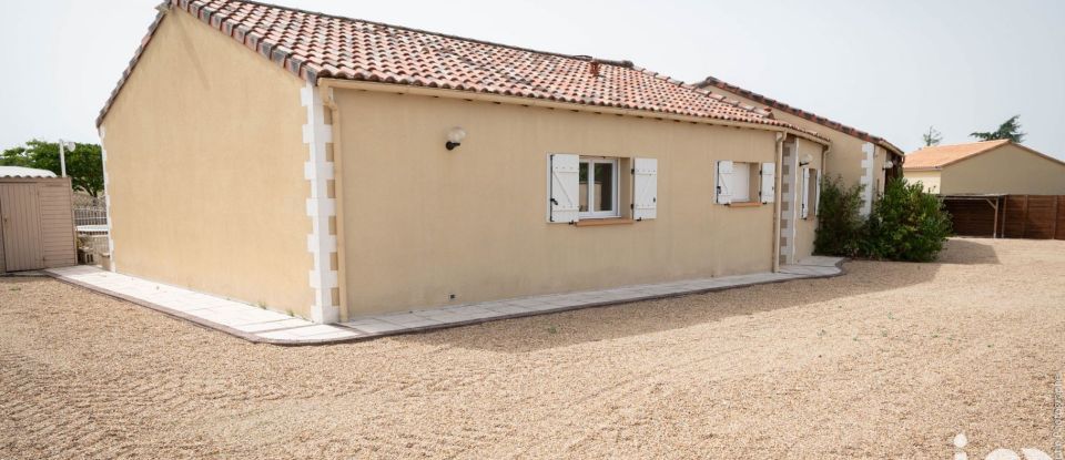 House 6 rooms of 135 m² in Neuville-de-Poitou (86170)