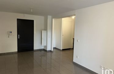Apartment 2 rooms of 45 m² in SAINTE-CLOTILDE (97490)