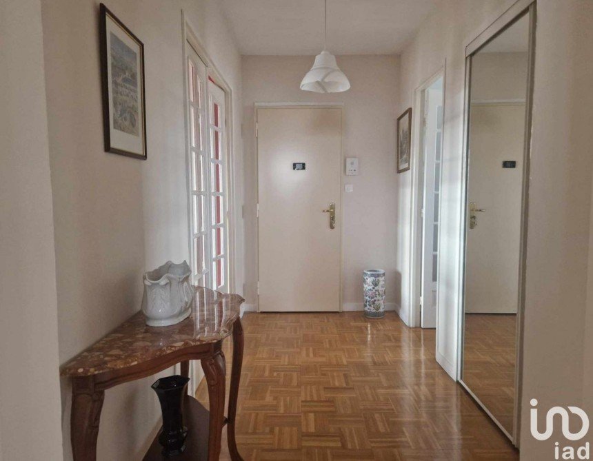 Apartment 4 rooms of 84 m² in Limoges (87000)