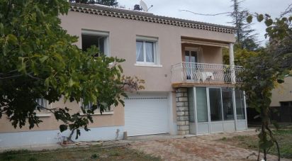 House 6 rooms of 120 m² in Laragne-Montéglin (05300)