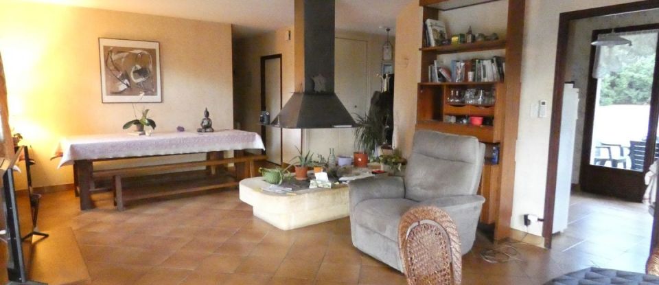 House 6 rooms of 128 m² in Lavault-Sainte-Anne (03100)