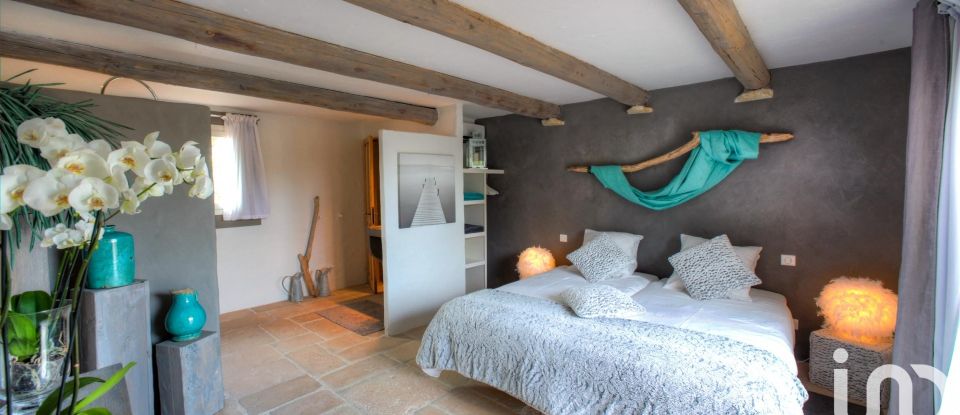 Maison traditionnelle 11 pièces de 350 m² à Lorgues (83510)