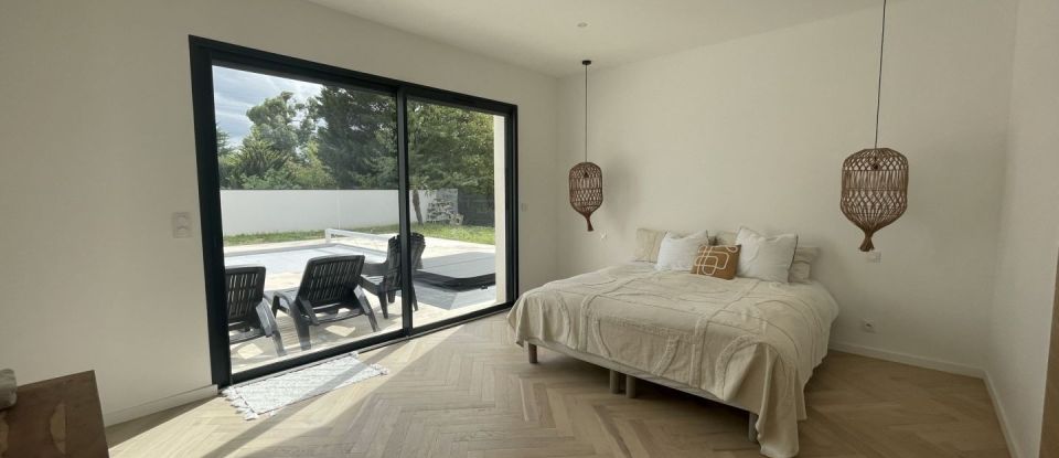House 8 rooms of 285 m² in Saint-Cyr-sur-Loire (37540)