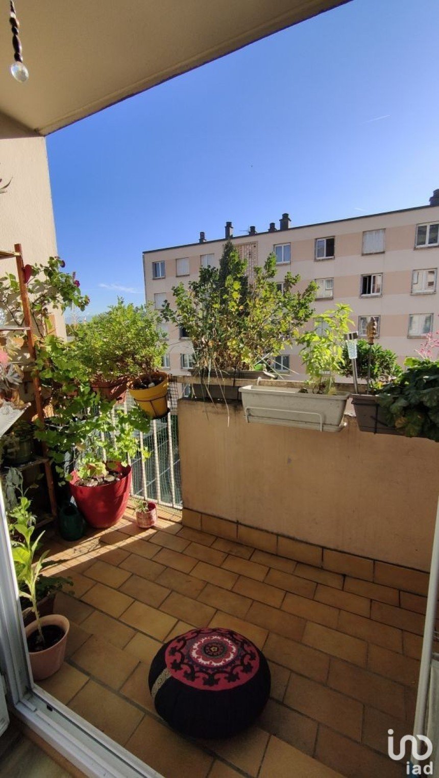 Apartment 3 rooms of 56 m² in Le Pont-de-Claix (38800)