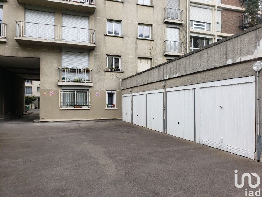 Parking of 13 m² in Paris (75015)