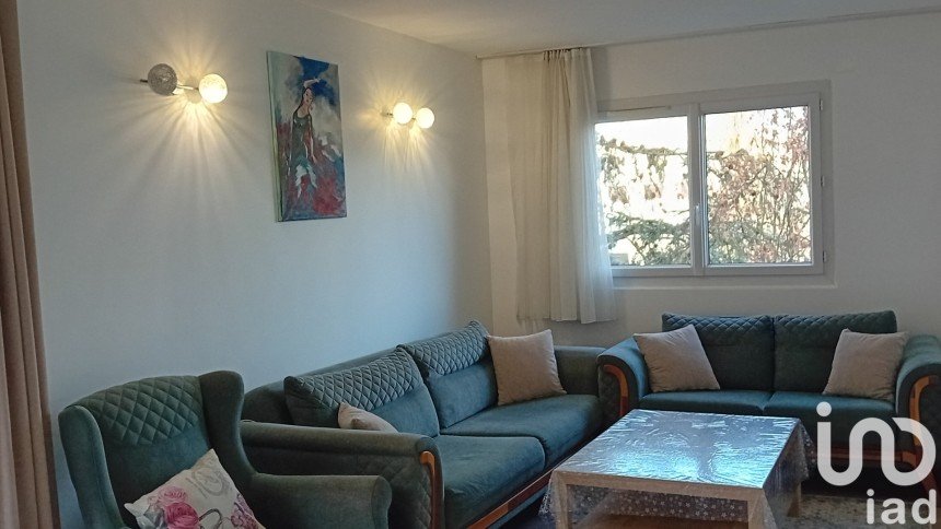 Appartement 5 pièces de 81 m² à Grigny (91350)