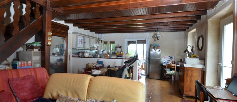 House 3 rooms of 77 m² in Luriecq (42380)