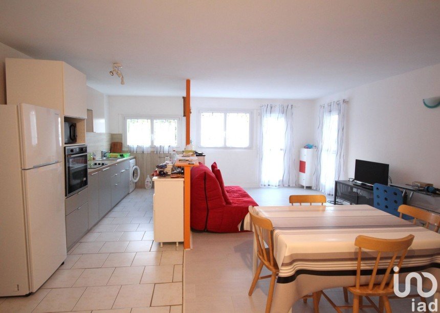 Apartment 3 rooms of 71 m² in Plaisir (78370)