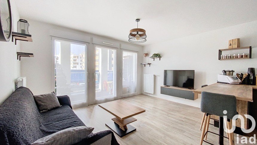 Apartment 3 rooms of 63 m² in Massy (91300)