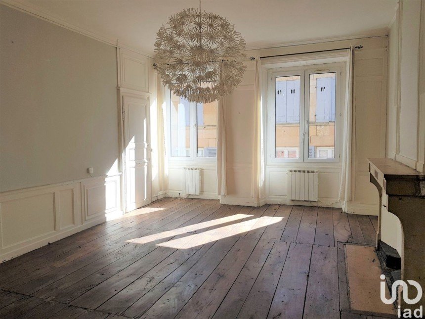 Apartment 3 rooms of 92 m² in Langres (52200)