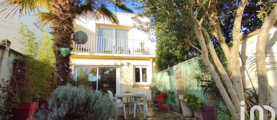 Traditional house 5 rooms of 93 m² in Orly (94310)
