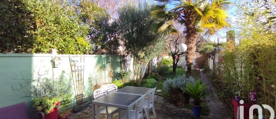 Traditional house 5 rooms of 93 m² in Orly (94310)