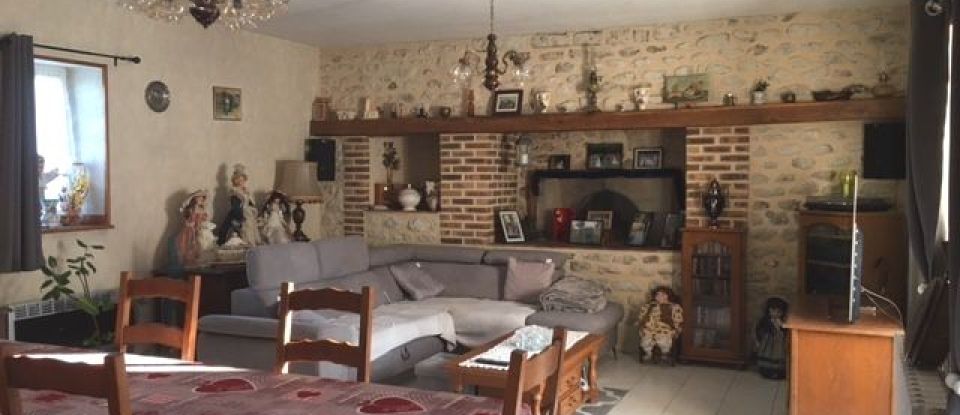 House 4 rooms of 135 m² in SENILLÉ (86100)