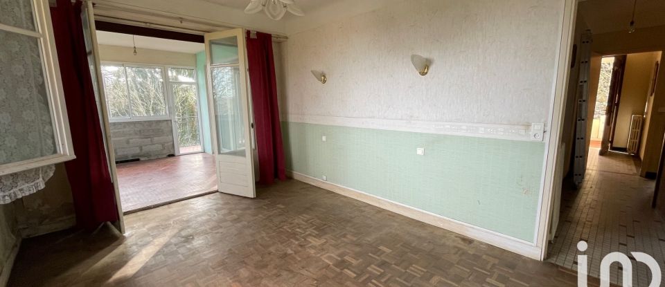 Traditional house 5 rooms of 130 m² in Saint-Armou (64160)