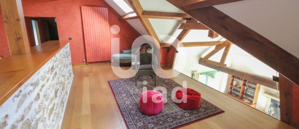 House 8 rooms of 240 m² in Favières (77220)