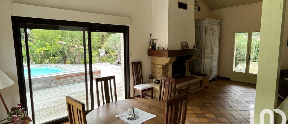 Traditional house 4 rooms of 130 m² in Ambarès-et-Lagrave (33440)