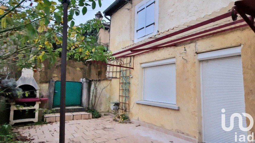 House 3 rooms of 70 m² in Neuvic (24190)