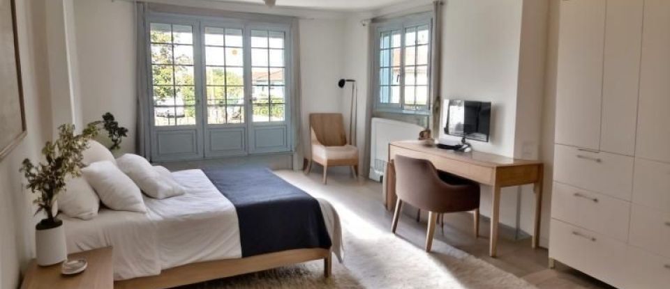 House 7 rooms of 226 m² in Neuville-de-Poitou (86170)