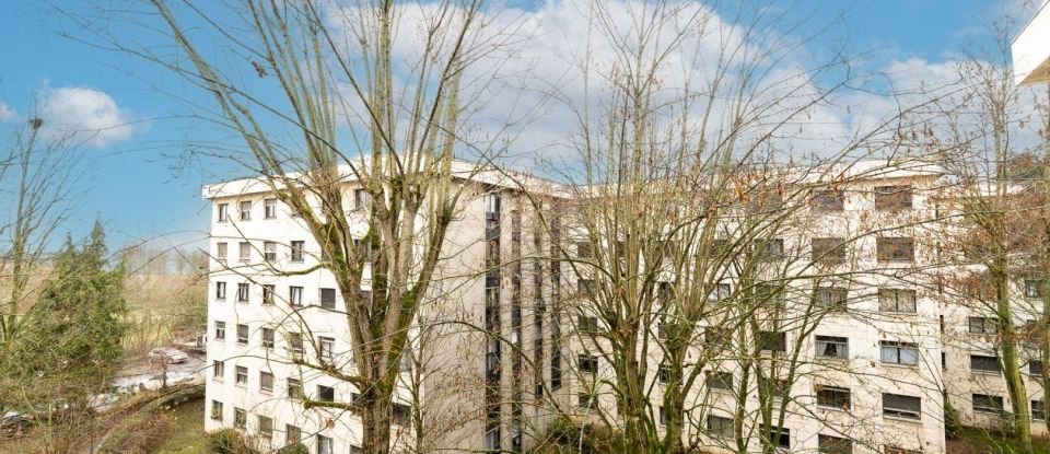 Apartment 4 rooms of 68 m² in Grigny (91350)