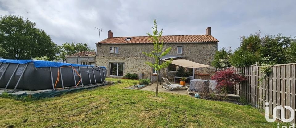 Longere 7 rooms of 183 m² in Beaufou (85170)