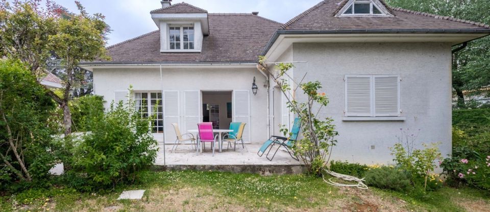 House 5 rooms of 230 m² in Châtenay-Malabry (92290)