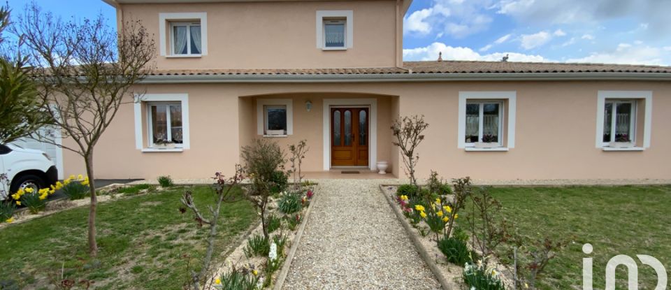 Traditional house 4 rooms of 182 m² in Saujon (17600)