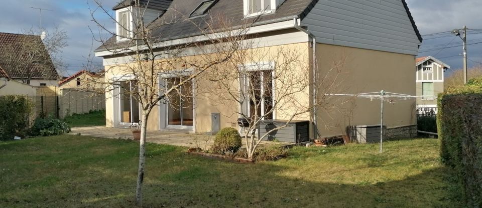 Maison 5 pièces de 150 m² à Saint-Pierre-lès-Nemours (77140)