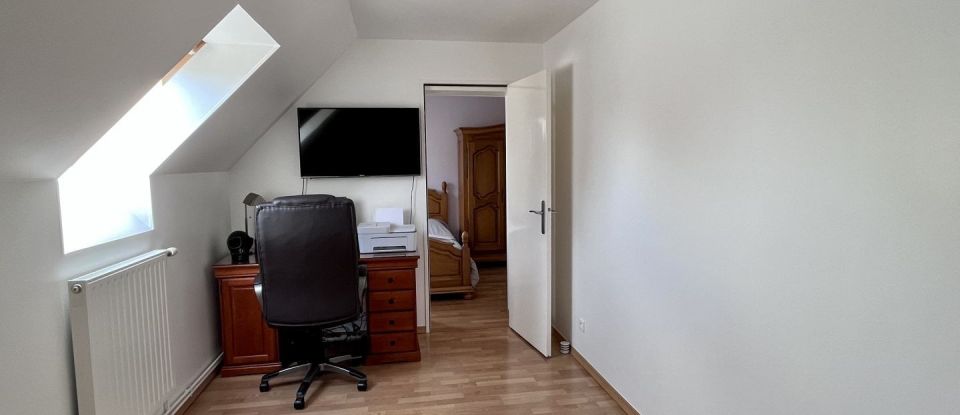 House 7 rooms of 120 m² in Breuillet (91650)