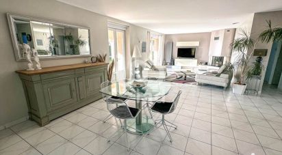 Maison 7 pièces de 200 m² à Saint-Julien-Beychevelle (33250)