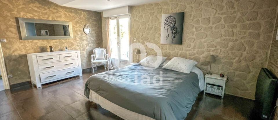 House 7 rooms of 200 m² in Saint-Julien-Beychevelle (33250)