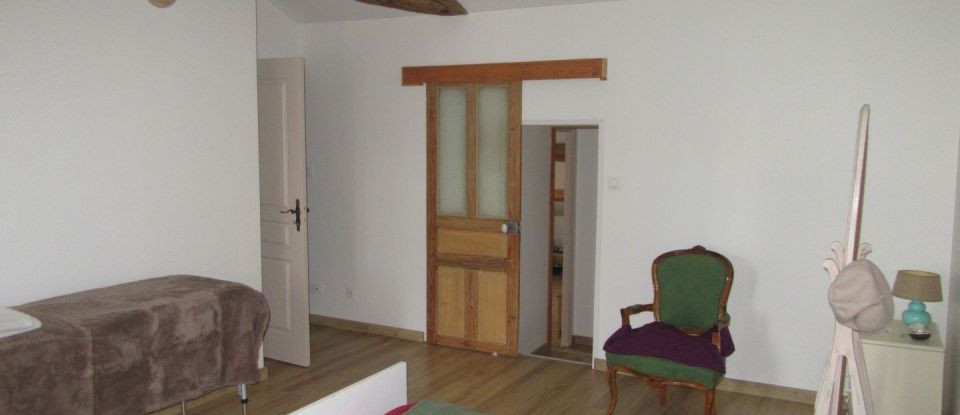 House 7 rooms of 180 m² in Bressuire (79300)