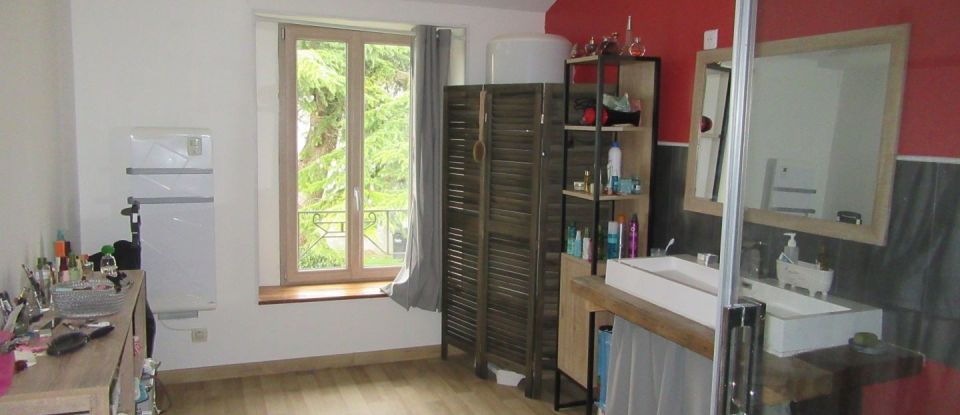 House 7 rooms of 180 m² in Bressuire (79300)