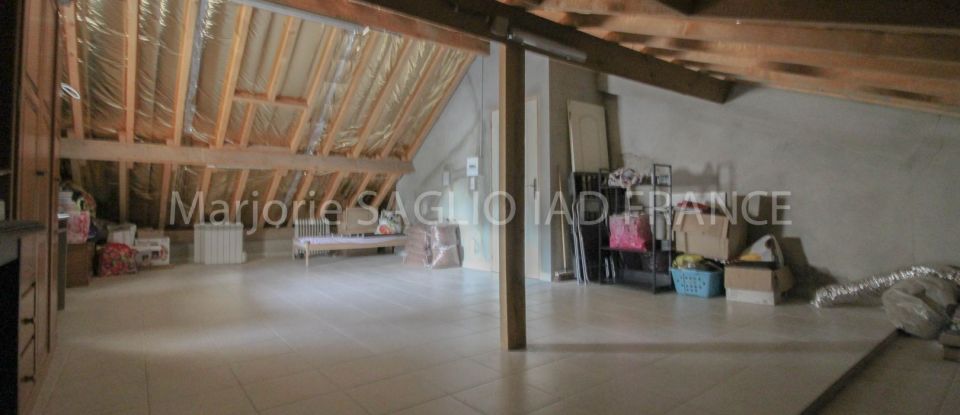 House 4 rooms of 111 m² in Mandres-les-Roses (94520)