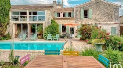 House 12 rooms of 310 m² in Saintes (17100)