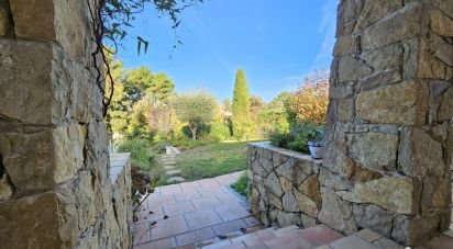 House 6 rooms of 217 m² in Six-Fours-les-Plages (83140)