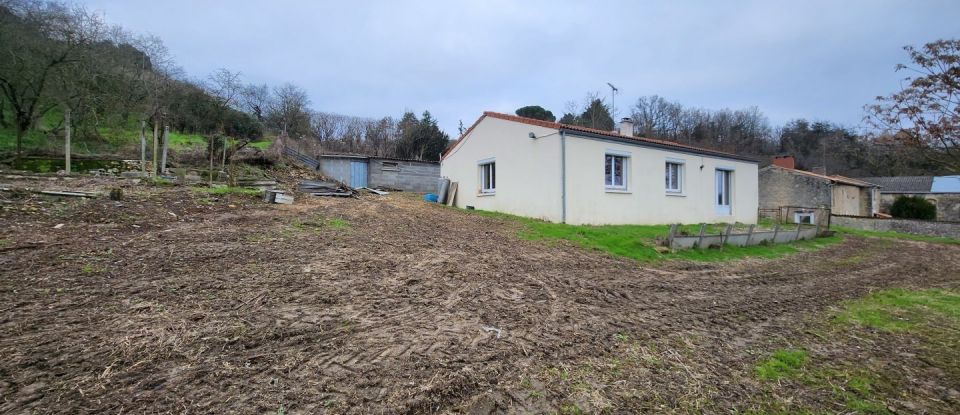 House 6 rooms of 95 m² in Luzay (79100)