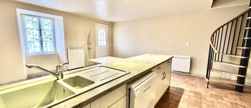 Longère 6 pièces de 160 m² à Saint-Georges-Montcocq (50000)