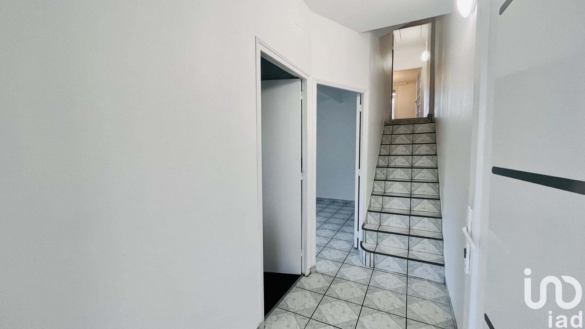 Appartement a louer  - 4 pièce(s) - 77 m2 - Surfyn